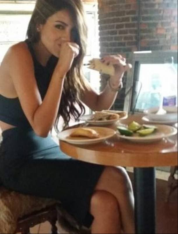 Eiza González. En el pasado, la actriz compartió en su cuenta de Twitter una fotografía en la que aparece degustando unos deliciosos tacos. ‘¡Y qué me cachan! Nada como desayunar unos taquitos. Amo la comida mexicana’, sentenció.