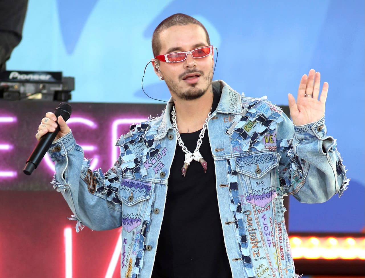 J Balvin se disculpa por apoyar a Chris Brown, exnovio de Rihanna