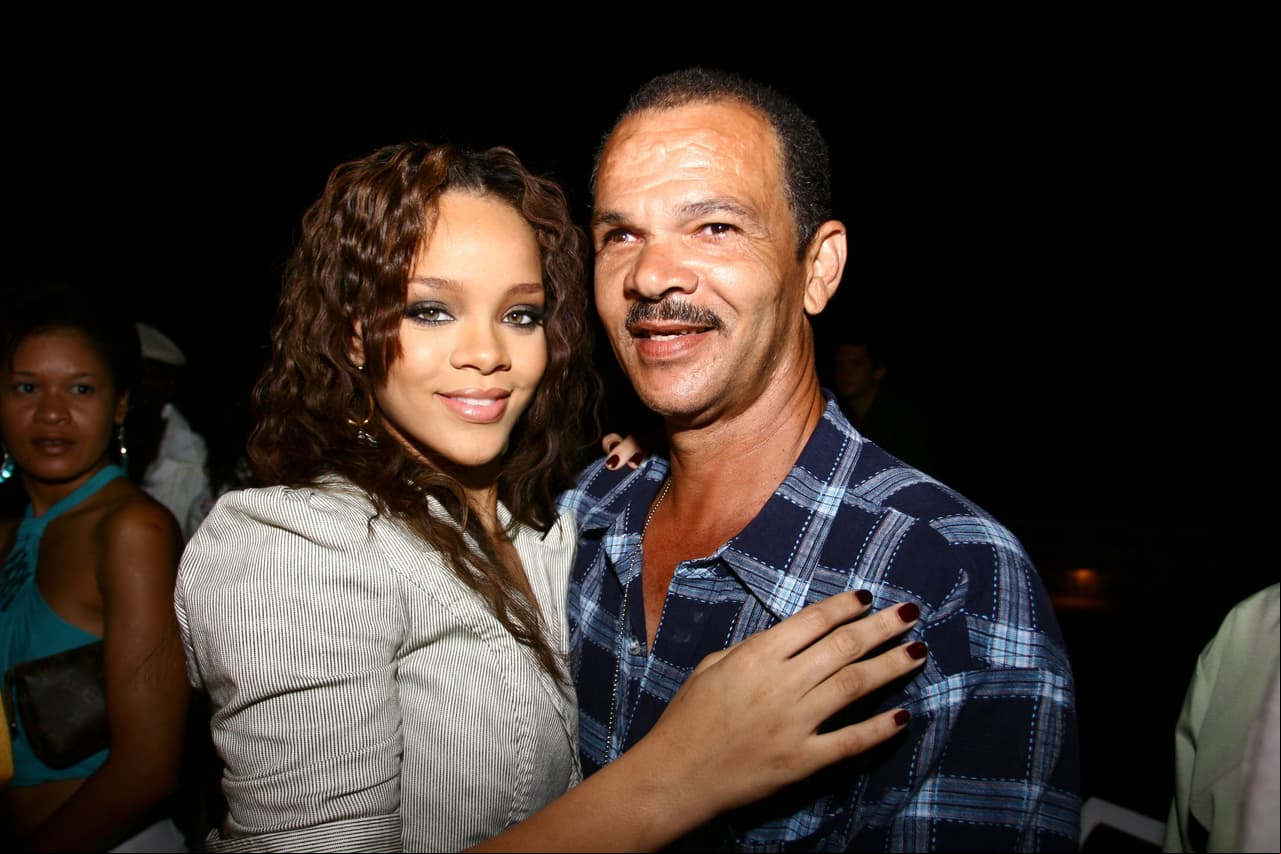 MUERE padre de Rihanna a pocas semanas de que ella anunció su tercer embarazo