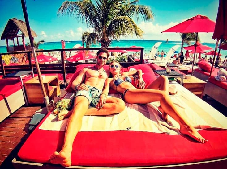 La pareja presumen su amor en redes sociales