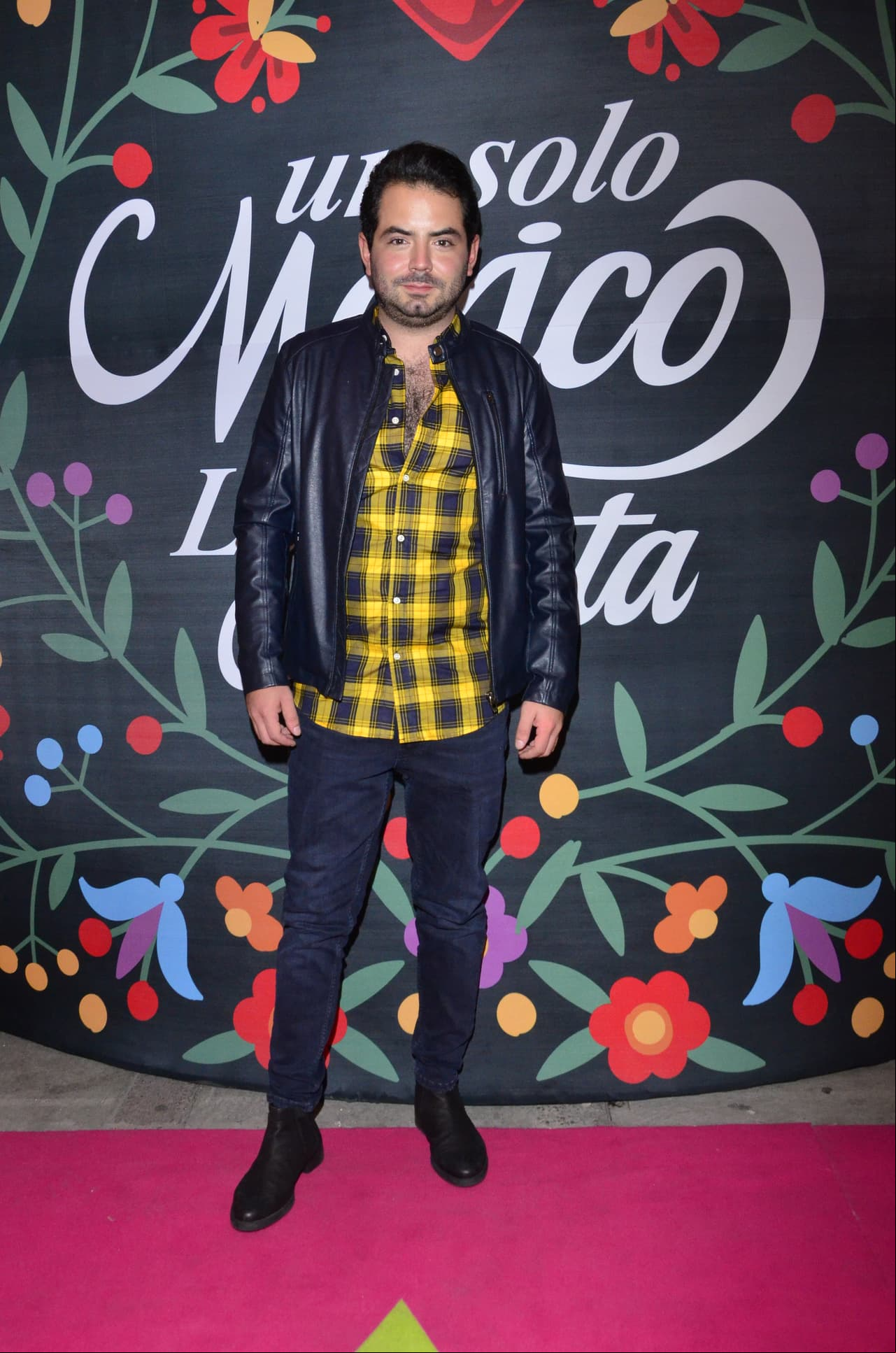El actor José Eduardo Derbez estuvo presente en 'Un Solo México, La Fiesta', luego del rompimiento con su novia Bárbara Escalante.