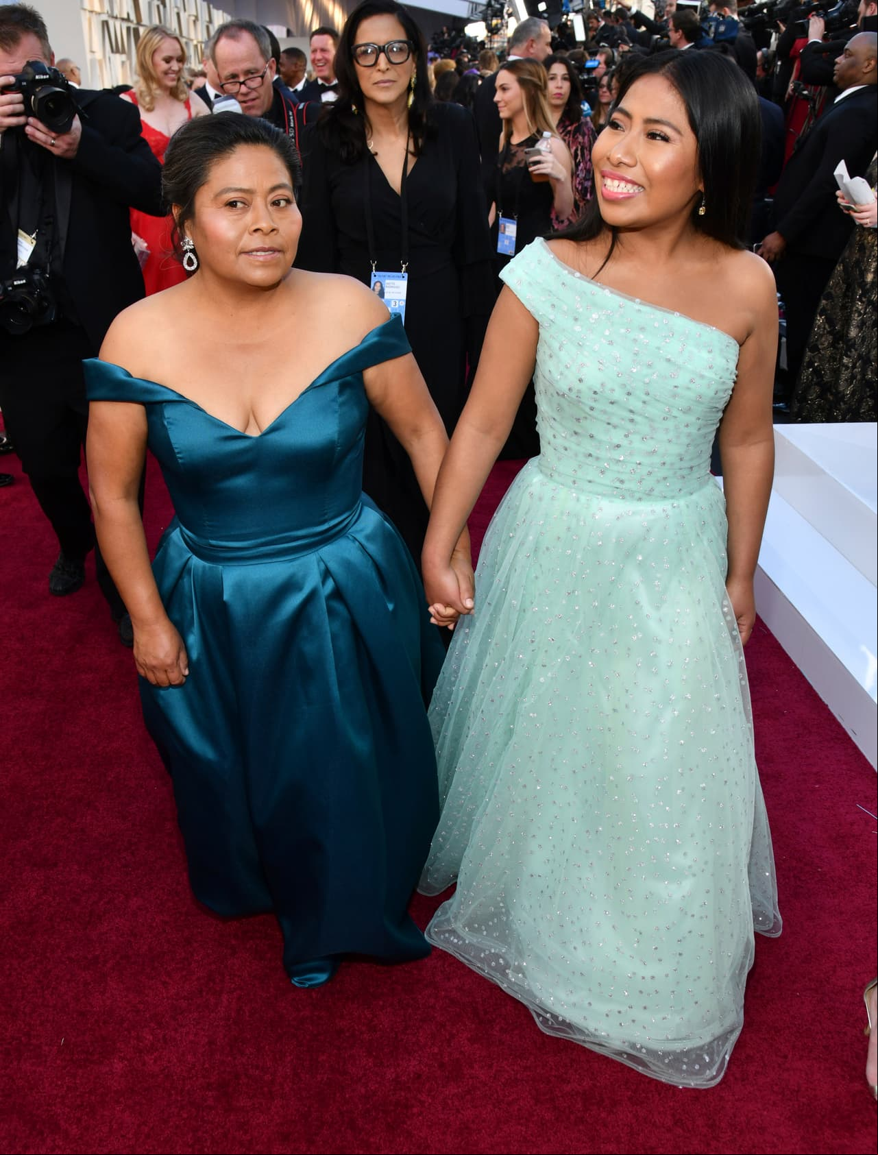 Reporteros mexicanos acosan con preguntas a mamá de Yalitza Aparicio