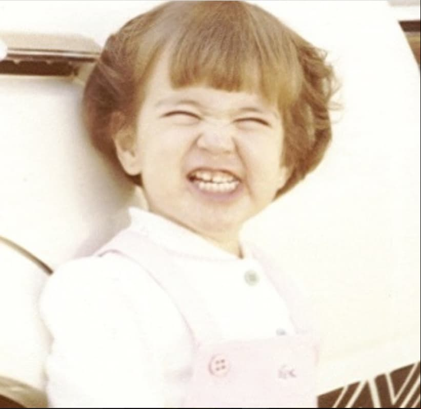 En abril de 2014, Jacky presumió una divertida foto de su infancia para celebrar el Día del Niño.