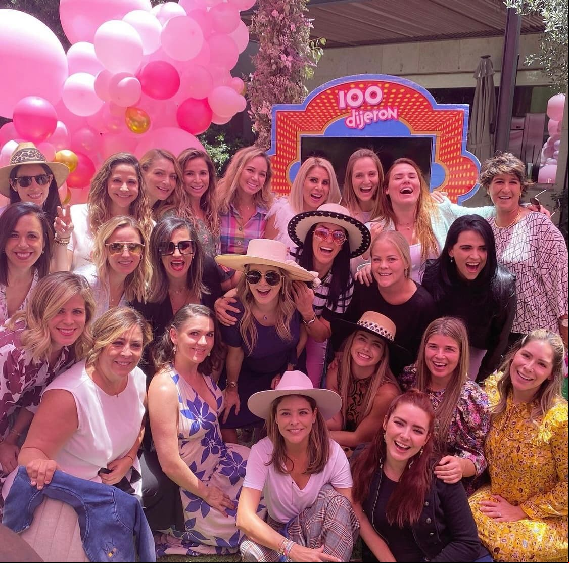 Tan solo hace poco más de un mes, la actriz de 'Yo amo a Juan Querendón' celebró su baby shower en compañía de amigas, familiares y, por supuesto, compañeras del medio artístico, como Ariadne Díaz, Michelle Renaud, Zoraida Gómez, Gloria Sierra y Grettel Valdez.