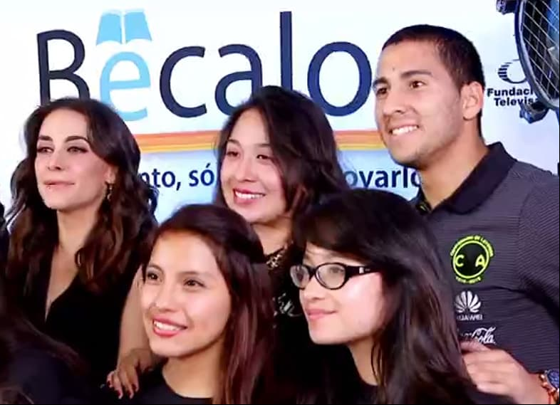 VIDEO: ¡Graduados de Bécalos 2017 tuvieron padrinos de lujo!
