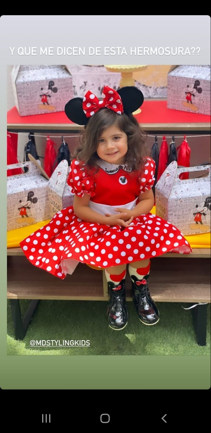 Su hermana Isabella también se unió a la euforia de los disfraces y lució como la encantadora Minnie Mouse.