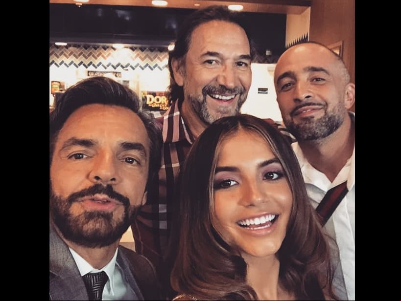 Eugenio compartió una selfie junto a Isabela Moner, la protagonista de la película, Marco Antonio Solis y Mario Domm.