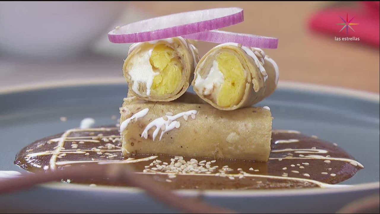 RECETA: Tacos ahogados en mole