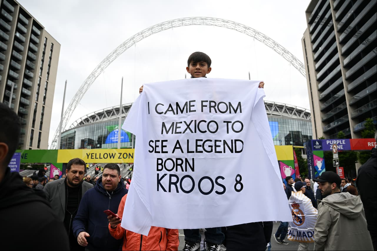 Afición mexicana presente en Wembley para la Final de Champions League.