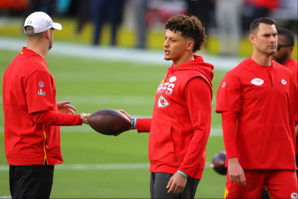 Todo listo para el Super Bowl LIV entre los Kansas City Chiefs y los San Francisco 49ers, los jugadores ya salieron a calentar previo a enfrentarse.