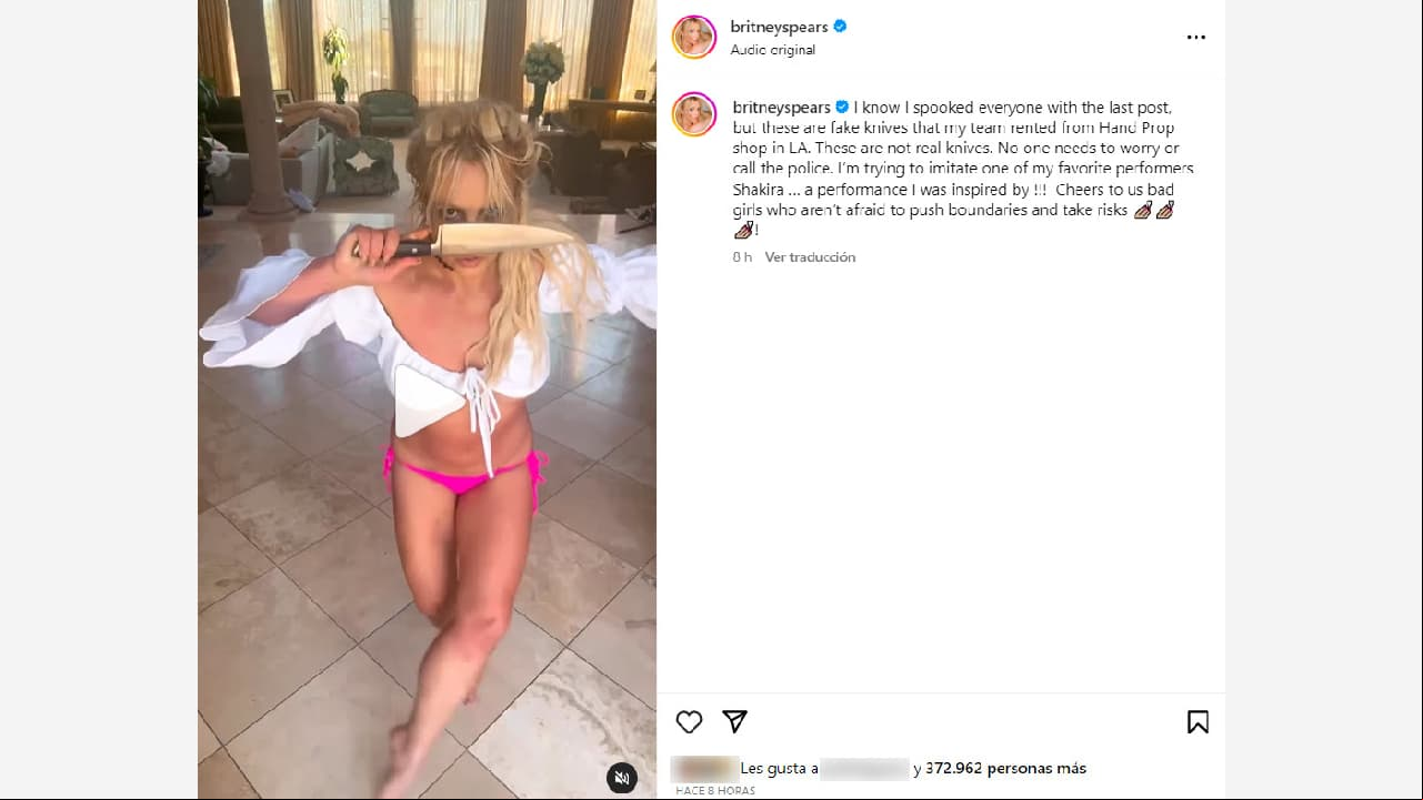 Britney Spears bailando con cuchillos