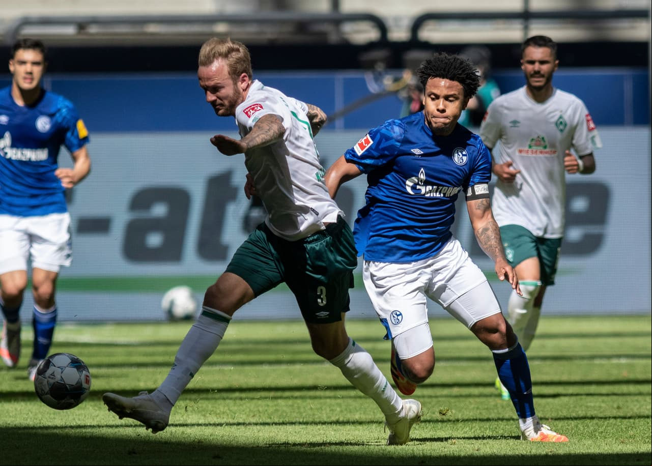 Mientras tanto en el Schalke, Weston McKennie, portó el gafete con la leyenda "Justice for George", en su traducción: "Justicia por George".