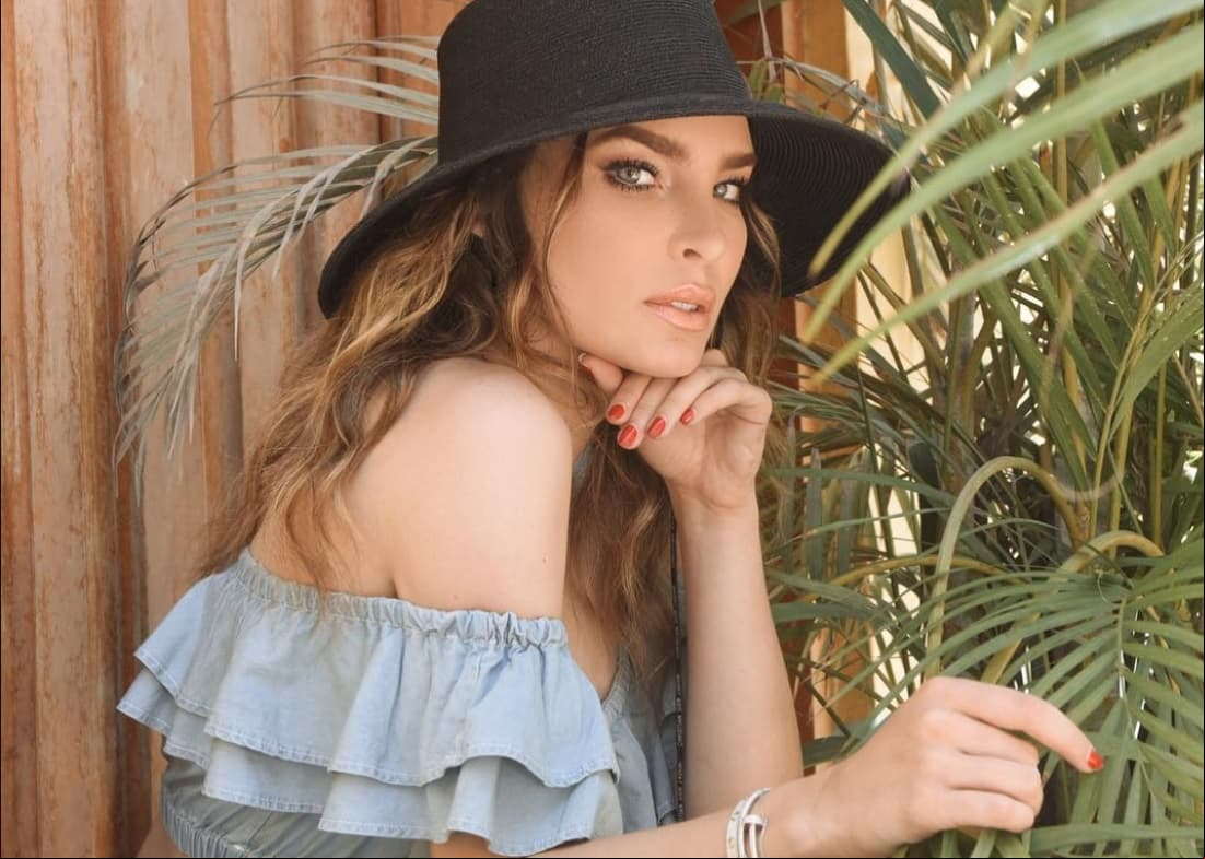 Belinda levanta suspiros tras publicar fotografía donde muestra el abdomen