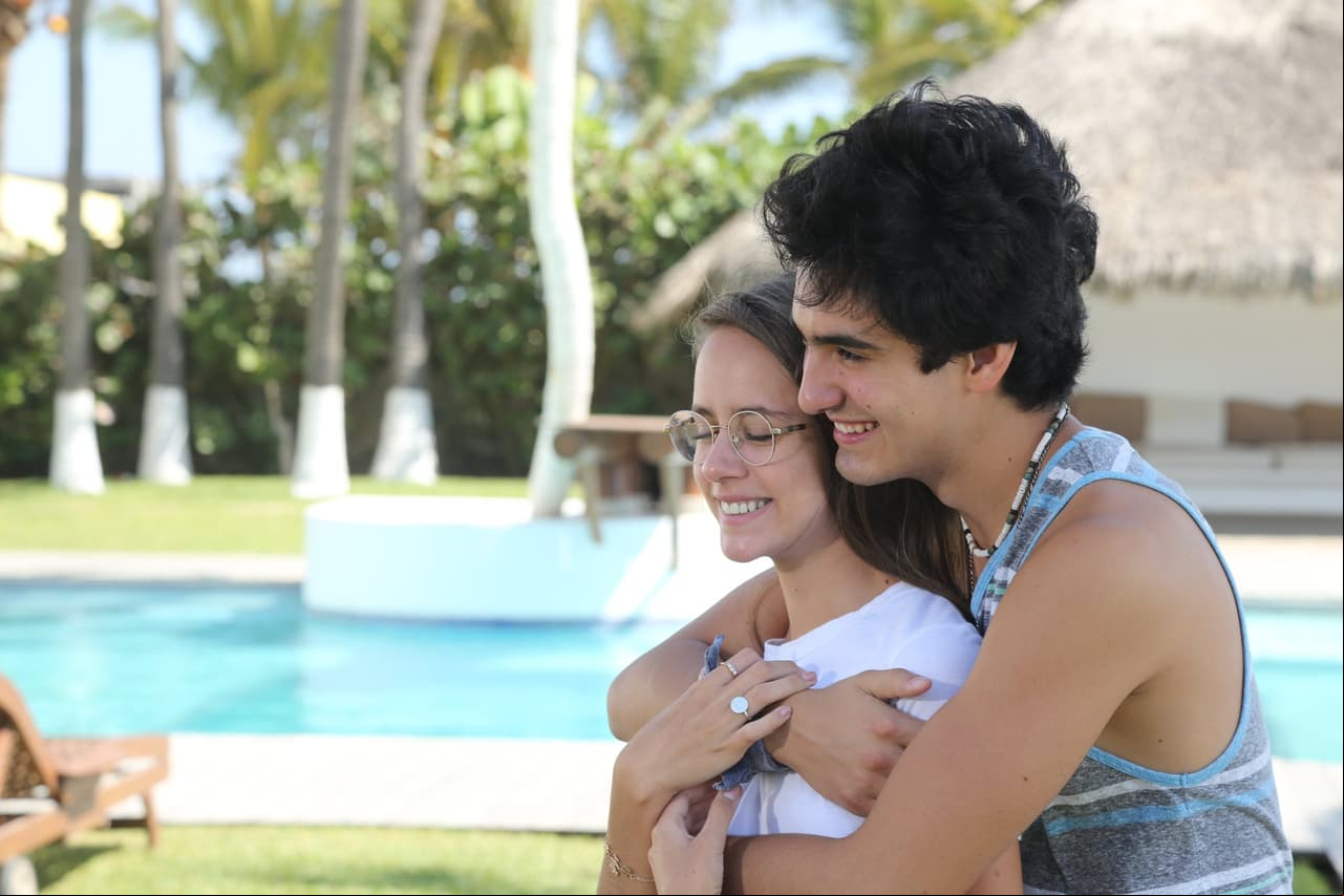 Azul Guaita compartió escena con Sebastián Poza con quien comenzaría una relación amorosa en la vida real.