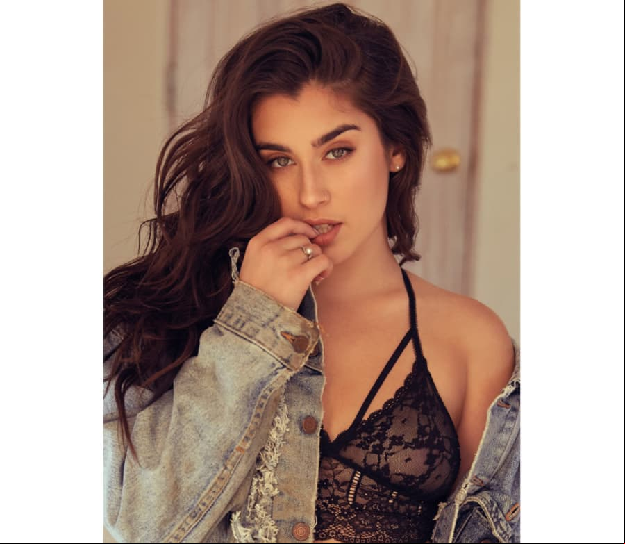 Lauren Jauregui lució su figura en Playboy