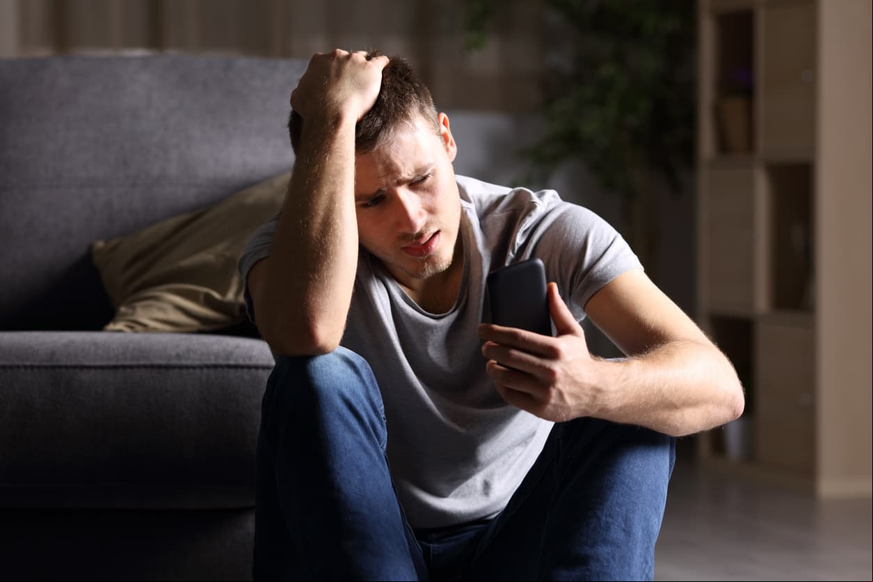 Aries. Te bloquea de redes sociales y elimina cualquier rastro de ti de su teléfono. Es como si nunca hubieras existido en su vida