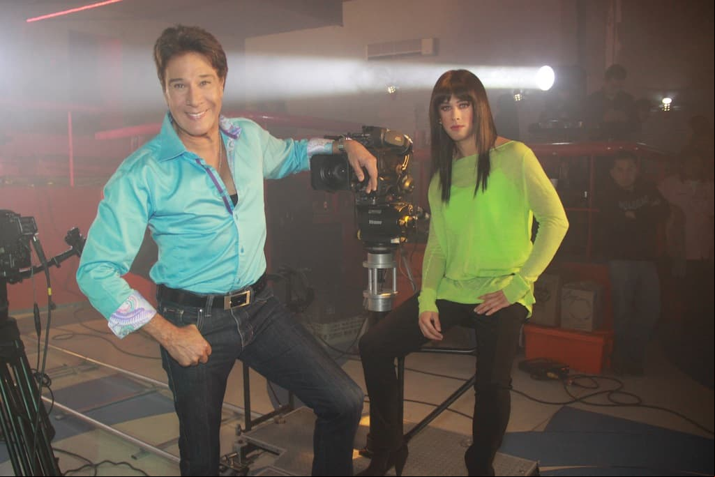 15. El actor Adán Allende, hijo de Fernando Allende, se vistió de mujer para el capítulo 'Nada es verdad, nada es mentira'. En el mismo episodio, también Raquel Olmedo se disfrazó de hombre.