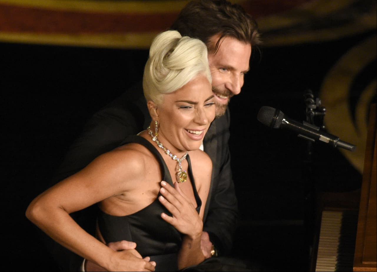 Lady Gaga habla sobre el supuesto romance que tiene con Bradley Cooper