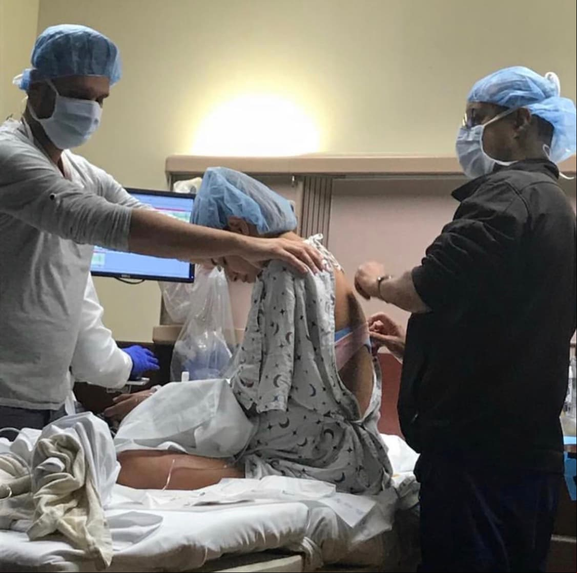 La también actriz expresó que aunque fue "un proceso bastante doloroso", pudo sobrellevarlo, gracias a estar junto a la persona correcta. "Merecemos amor, merecemos respeto y si nos merecemos a una persona que nos cuide, apoye y soporte en las buenas y en las malas. Elijan bien al padre de sus hijos", añadió.