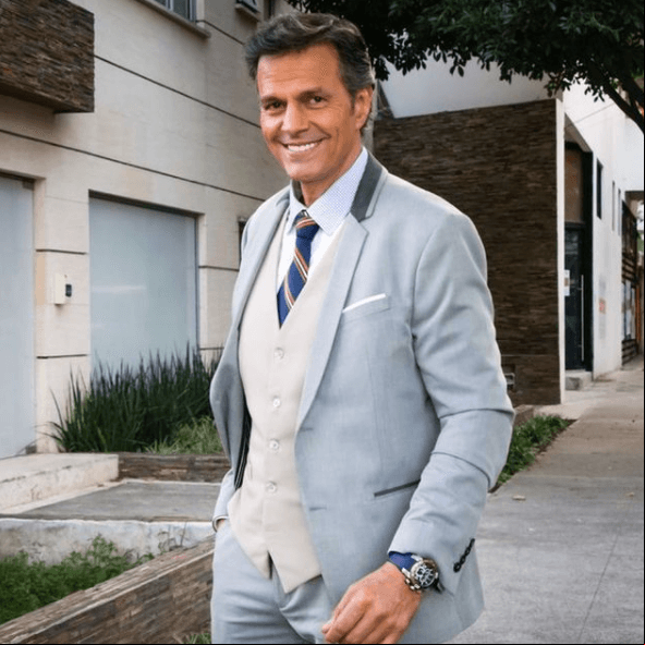 Agustín Arana siempre sonriente, amable y multifacético (es actor, cantante, entre otros miles proyectos que lleva).
