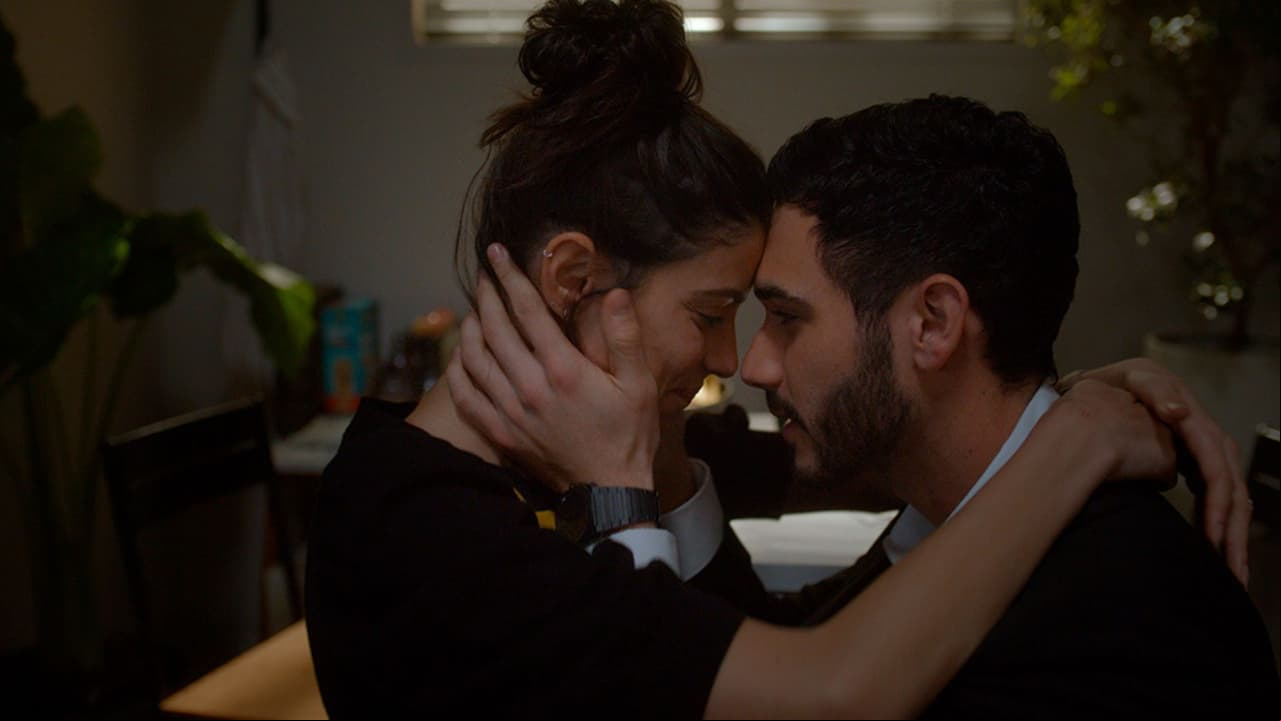 Straight: Bárbara Islas y Alejandro Speitzer