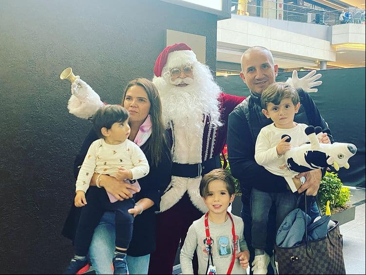 En compañía de su familia, el actor Plutarco Haza agradeció en su cuenta de Instagram el poder estar en compañía de sus seres queridos este año.