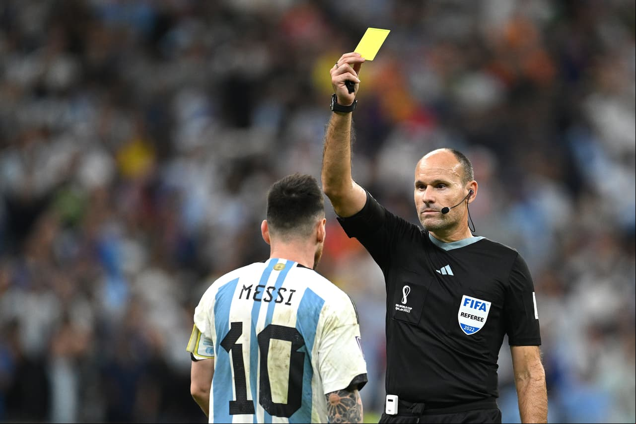 Argentina y Holanda se enfrentaron en tiempos extra y definieron en tanda de penaltis el pase a las semifinales donde la albiceleste consigue el boleto mientras que los Paises Bajos se convierten en el primer equipo que los pamperos eliminan en instancia de tiros de castigo.