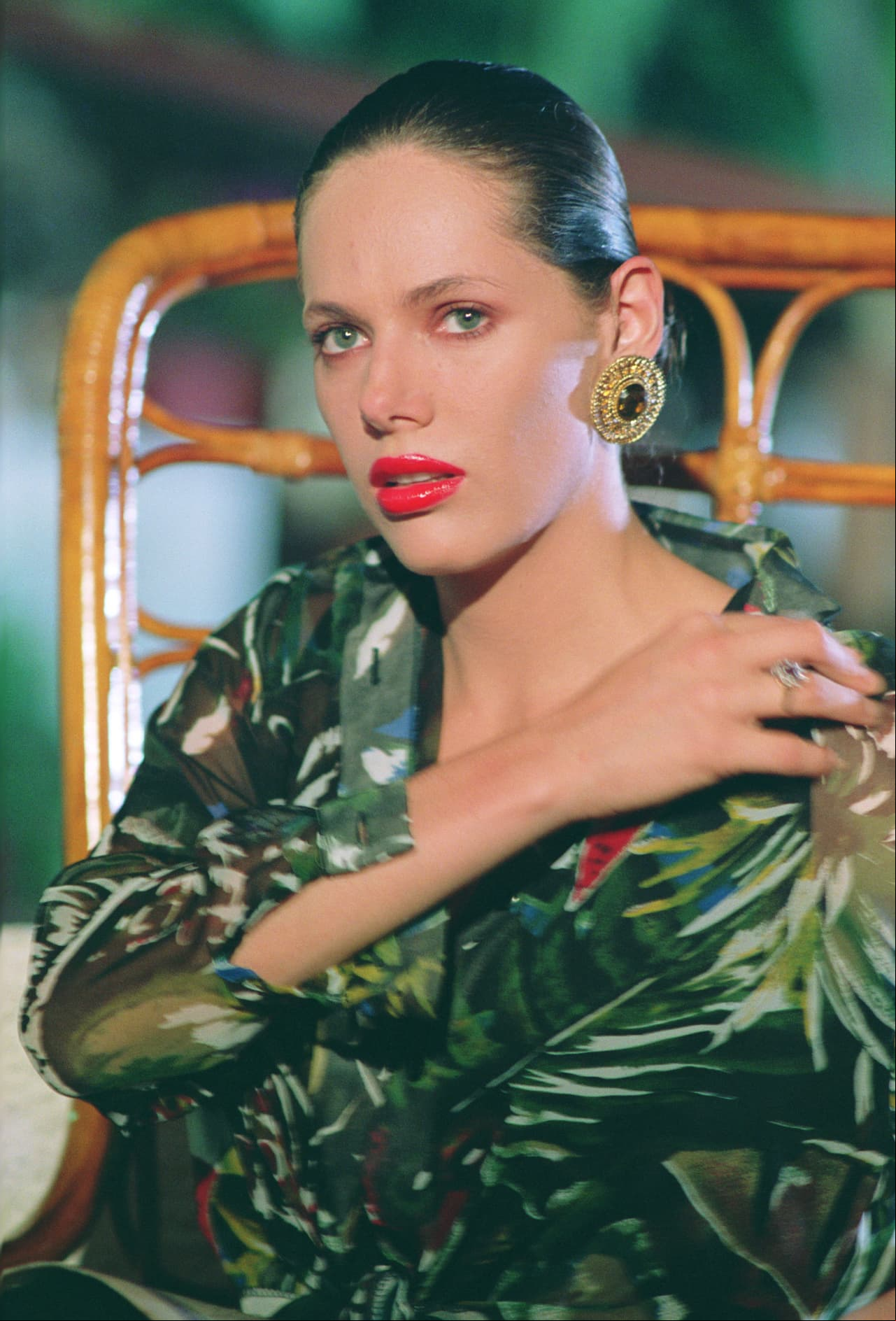 Kenia Gascón era “Deborah Lavalle”, novia de "Eduardo Casablanca" y que básicamente aprovechaba de su relación con el famoso cantante para brillar en el medio artístico. Con un pasado oscuro que solo conoce su amante “Roque Escamilla”, “Deborah” buscará recuperar el amor de Eduardo tras dejarla al conocer sus intenciones.