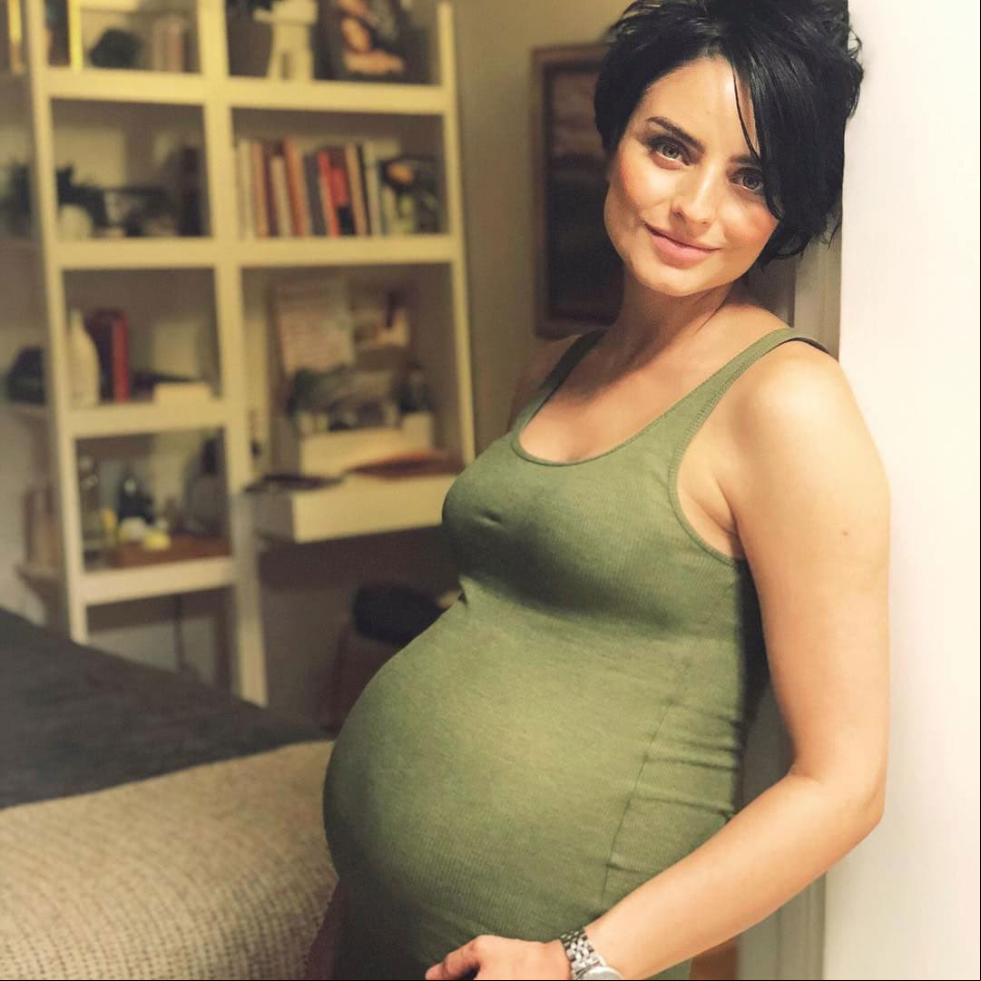 Aislinn Derbez subió 21 kilos durante el embarazo de Kailani, compartiendo en Instagram el secreto de cómo recuperó su figura.