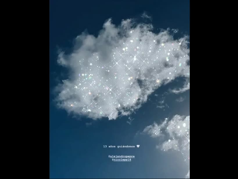 Paulina, la mayor de los hermanos, compartió una fotografía en la que se aprecia un cielo lleno de nubes, en la cual se limitó a escribir: “13 años guiándonos”, además de etiquetar en dicha publicación a Nicole y Alejandro.