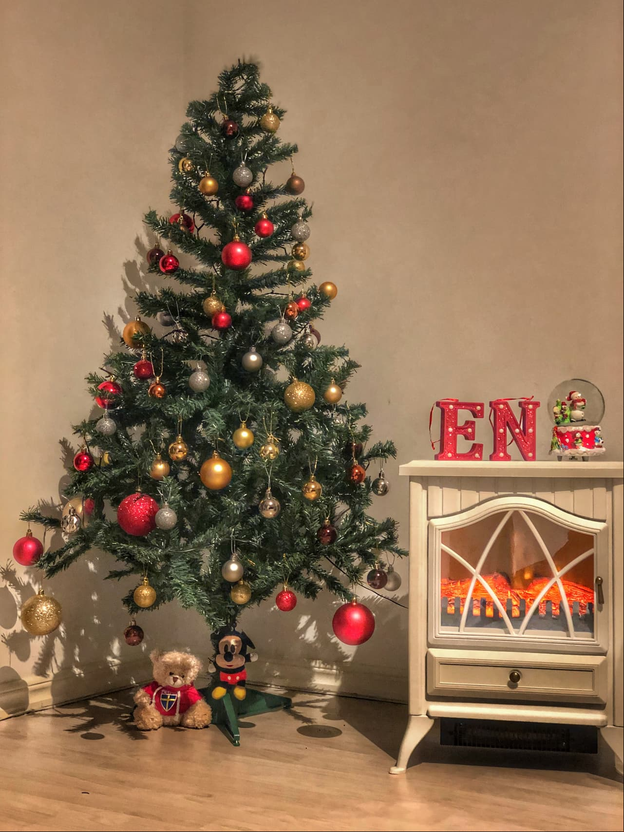 Árbol de Navidad: De qué color y en qué posición ponerlo para atraer riqueza