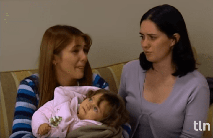 Azul Guita hizo su debut en la televisión en 2002 al interpretar a 'Juanita', la hija de 'Gabriela' (Sherlyn), una adolescente quien tuvo que aprender a ser madre a una corta edad.