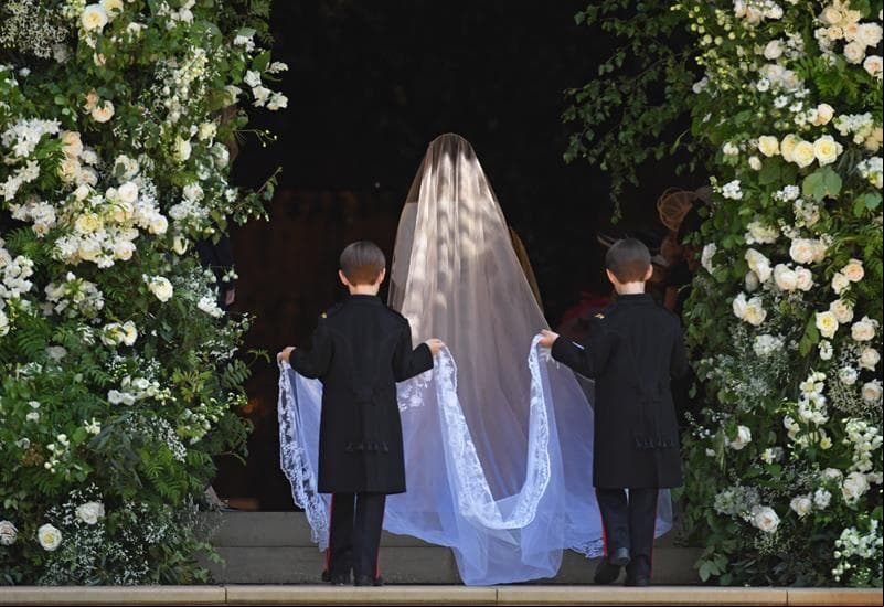 Meghan Markle arribó junto a sus pajes