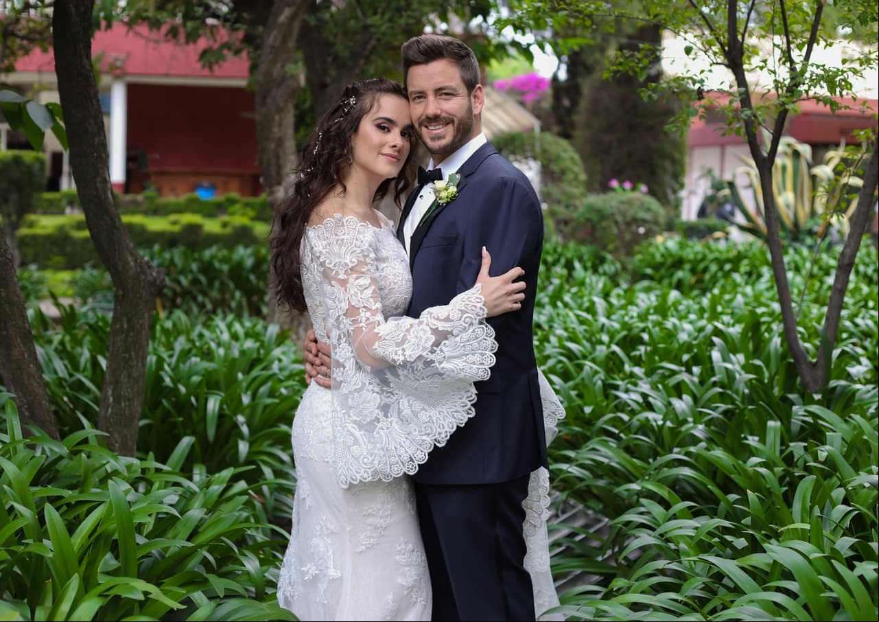Tras varios capítulos donde tuvieron que luchar por su amor, 'Valentina' y 'Claudio' por fin pudieron ser felices y unieron sus vidas en una hermosa boda rodeados de sus seres queridos.