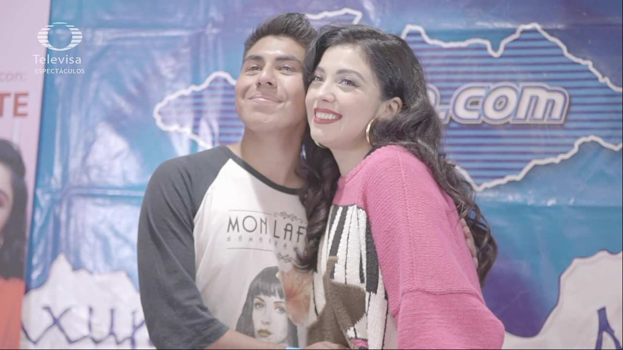 Mon Laferte se reúne con sus fans