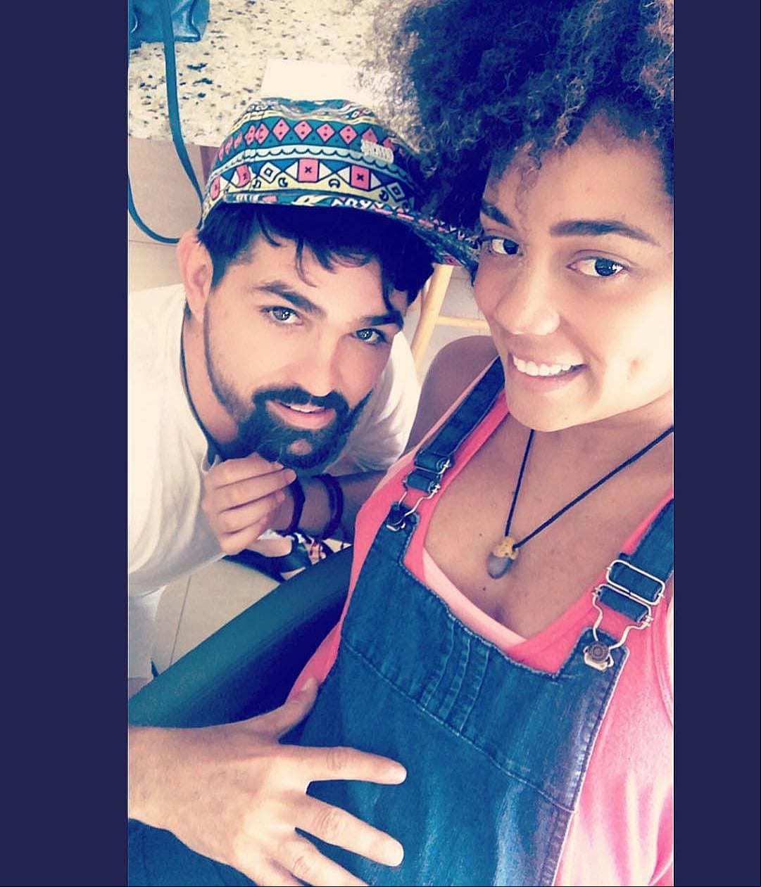 Tras estos síntomas y ya en el hospital, Brenda comenzó a tener contracciones, razón por la que los médicos les indicaron que lo mejor era quedarse ahí.