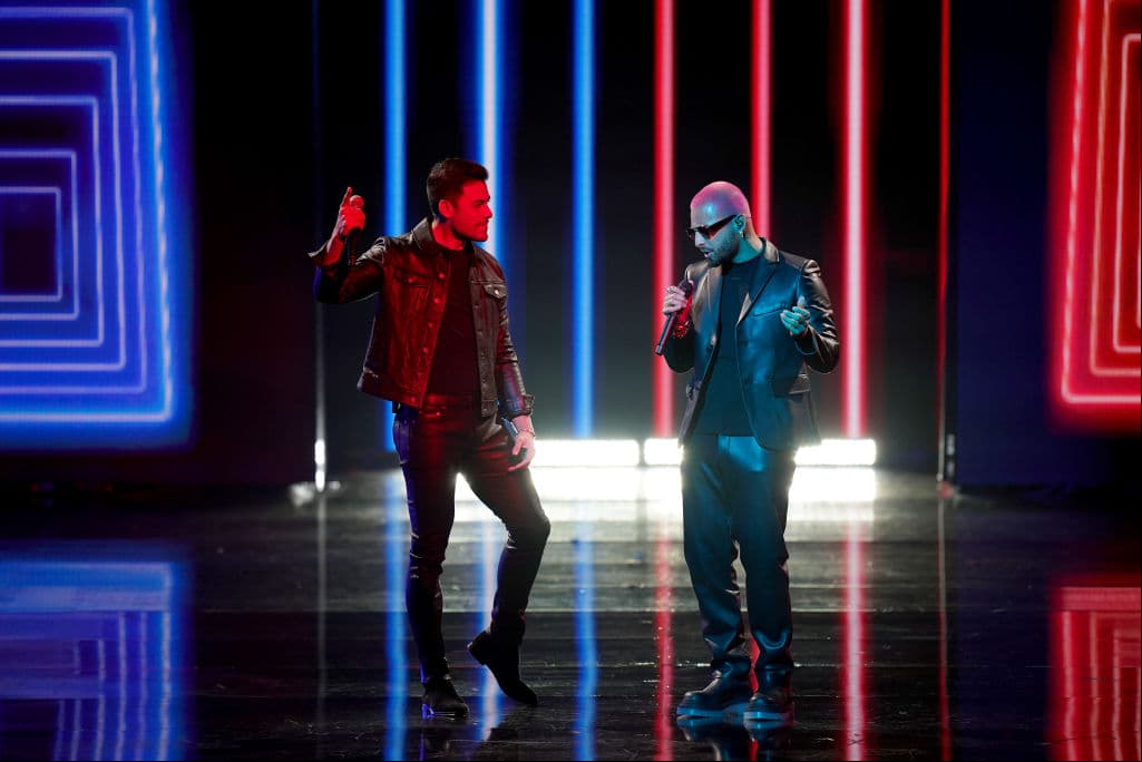 Carlos Rivera y Maluma interpretaron por primera vez su tema '100 años'.