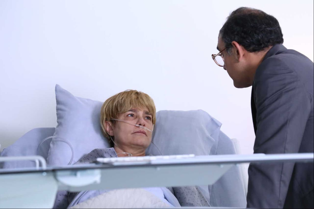Esta vez, Toño obliga a Lupita a ingresar a una clínica para las adicciones.