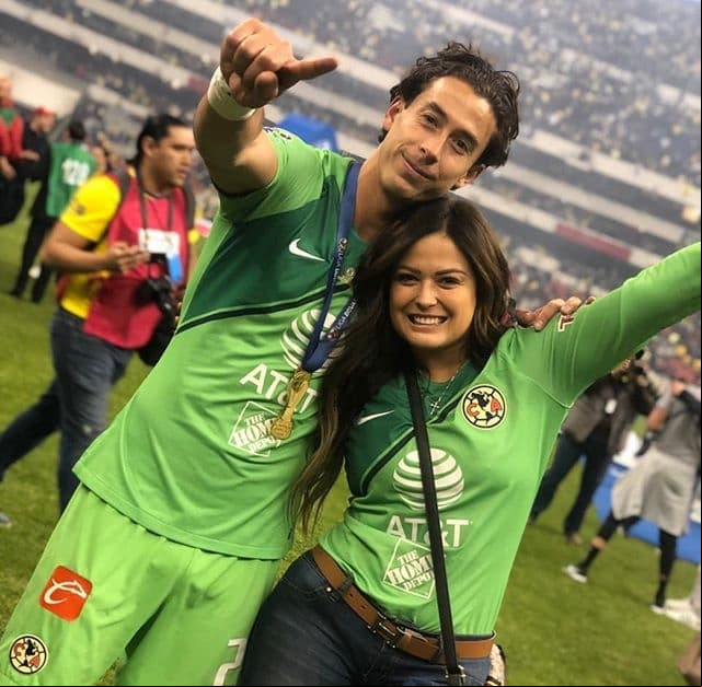 Echeverría también ha demostrado su apoyo incondicional a la carrera de Jiménez. En esta foto ambos celebran el triunfo del Club América en diciembre de 2018.