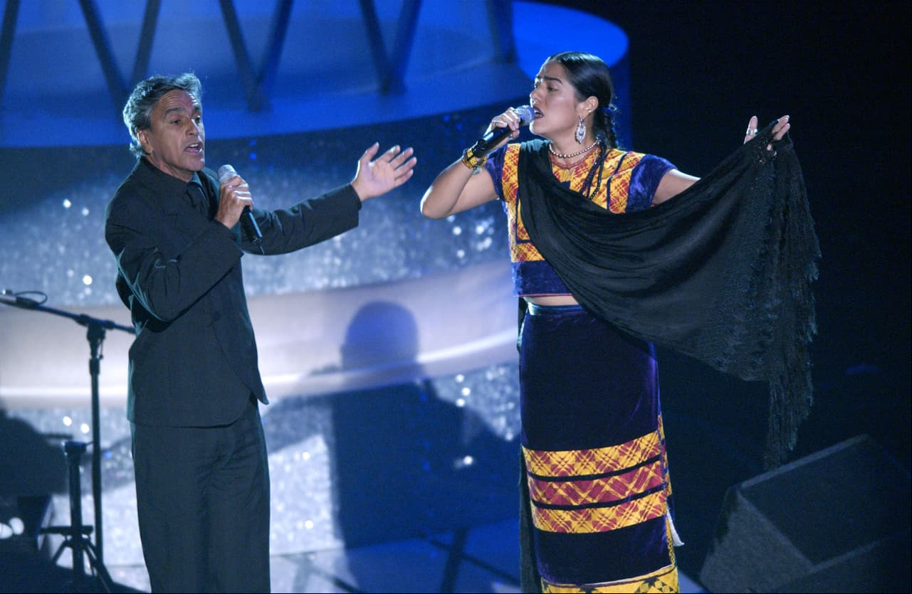 En 2013, Lila Downs interpretó junto al brasileño Caetano Veloso la canción ‘Burn it Blue’ de la película Frida.