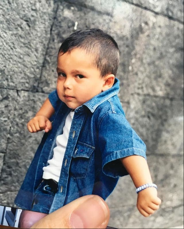 Las 10 imágenes que compartió la estrella de televisión no pasaron desapercibidas por seguidores y famosos, quienes, además de sumarse a la ola de felicitaciones para el joven, destacaron el gran parecido que hay entre madre e hijo.