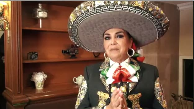 Aida Cuevas lista para celebrar la Fiesta Mexicana 2017