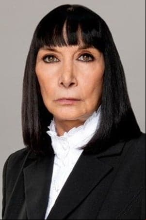 Precisamente, en esta última, Guilmáin dio vida a la malvada 'Brígida', una mujer ambiciosa y amargada que ayudó a 'Rosa Elena' (Laura Flores) a cometer un sinfín de fechorías.