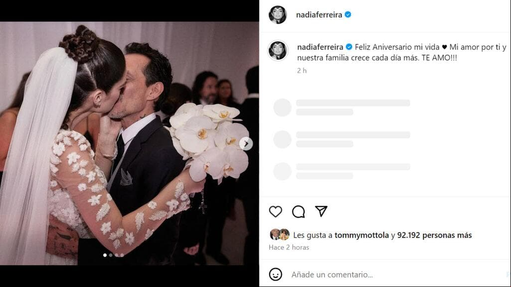 Nadia Ferreira sorprendió con fotos como esta de su boda con Marc Anthony.