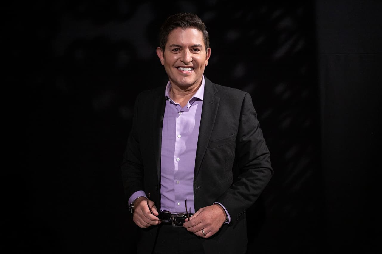 Ernesto Laguardia agradeció regresar a Televisa de la mano del productor Ignacio Sada, en este melodrama dará vida a ‘Gerardo’: “Es un hombre que ha venido desde abajo y su gran debilidad es su hija, a quien mal educa”.