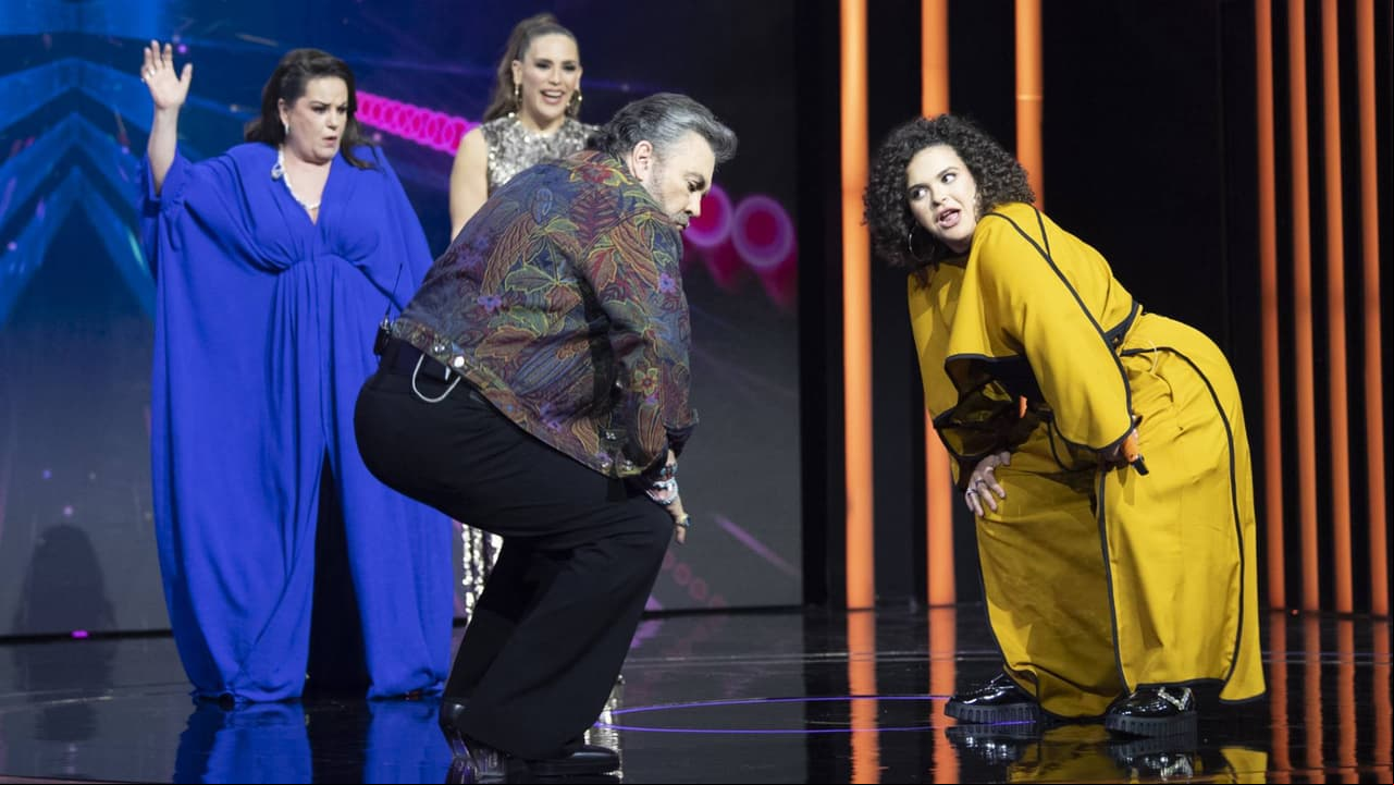 Juego de Voces: Manuel Mijares demostró cómo perrea junto a Lucerito y más momentos