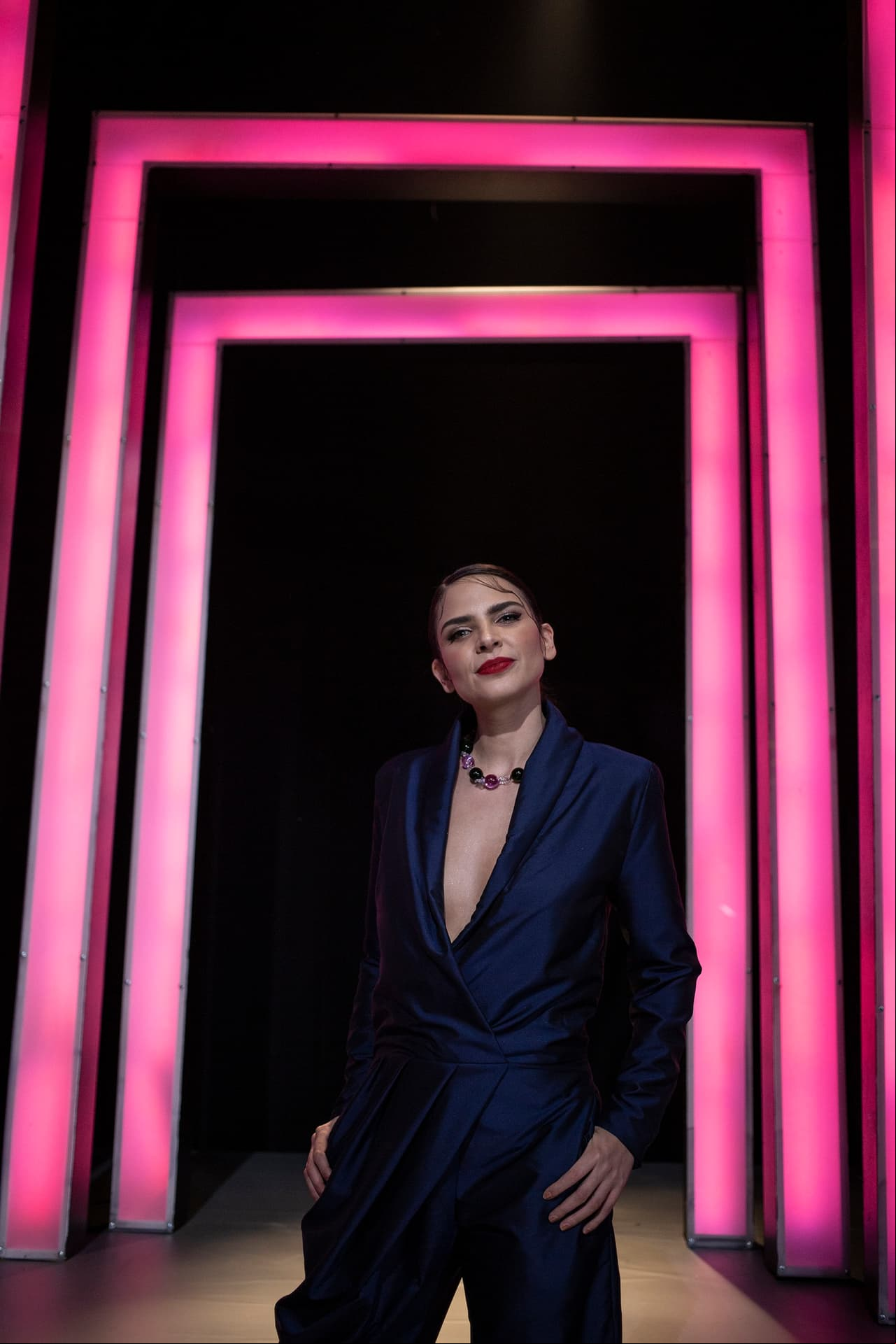 Estefanía Hinojosa aseguró en entrevista con Las Estrellas que ser coprotagonista de ‘Como tú no hay 2’ es un paso muy importante en su carrera. “He tenido la fortuna de trabajar en esto hace unos años y creo que esto es como un regalo, así lo veo yo, como la cereza del pastel, un regalo dulce, bonito y me siento muy orgullosa por eso”, dijo.