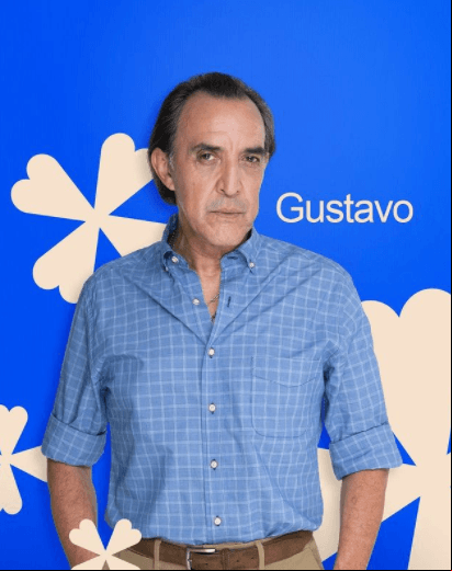 'Gustavo' es interpretado por Luis Felipe Tovar, un hombre alegre, propositivo y muy trabajador.