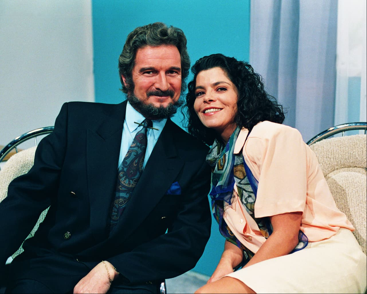 Sergio Klainer y Ana Silvia Garza interpretaron a “Fernando Mastreta” y “Norma”, respectivamente. Ella es la mamá de “Lorena”, quien es cortejada por “Fernando”, su jefe; sin embargo, él tiene una familia.