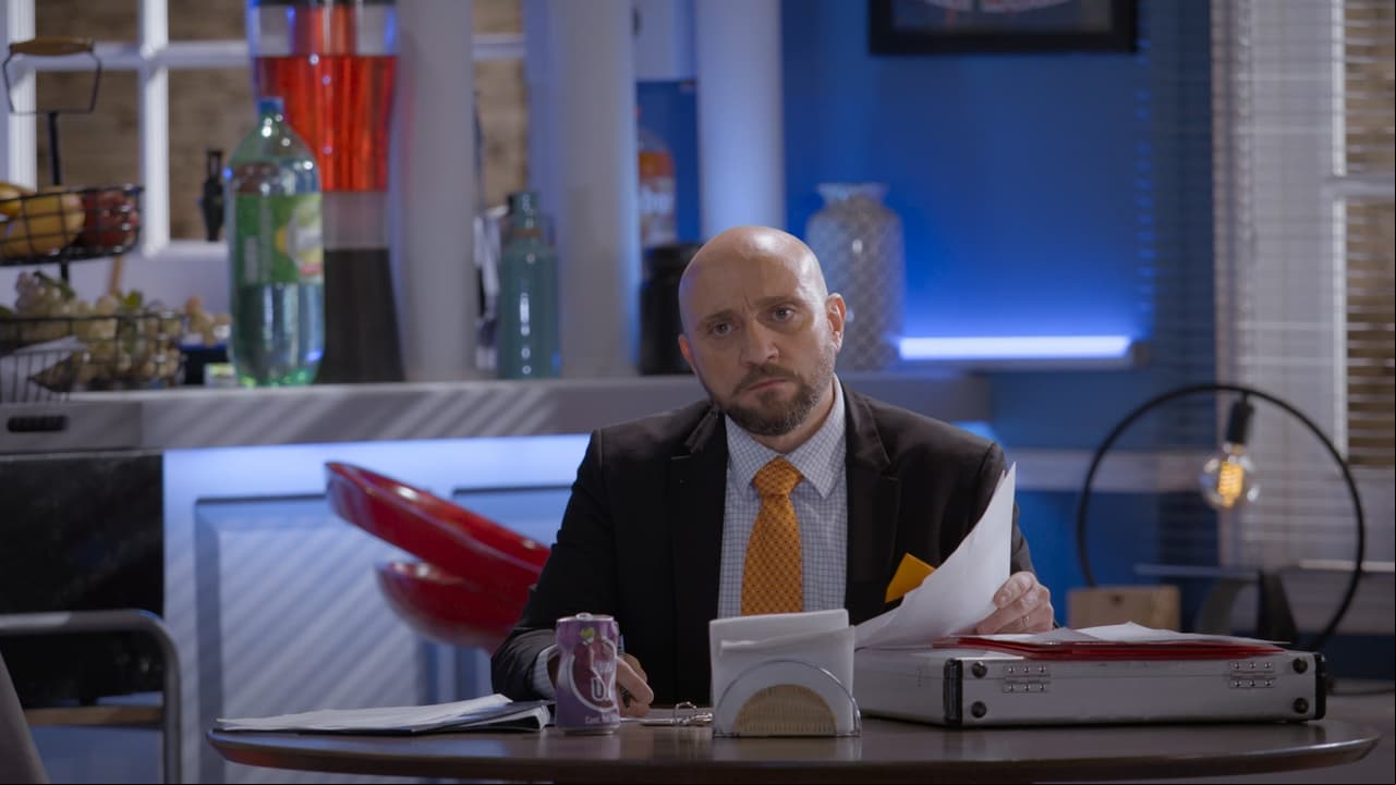 Mientras que Luis se la pasaría haciendo home office...